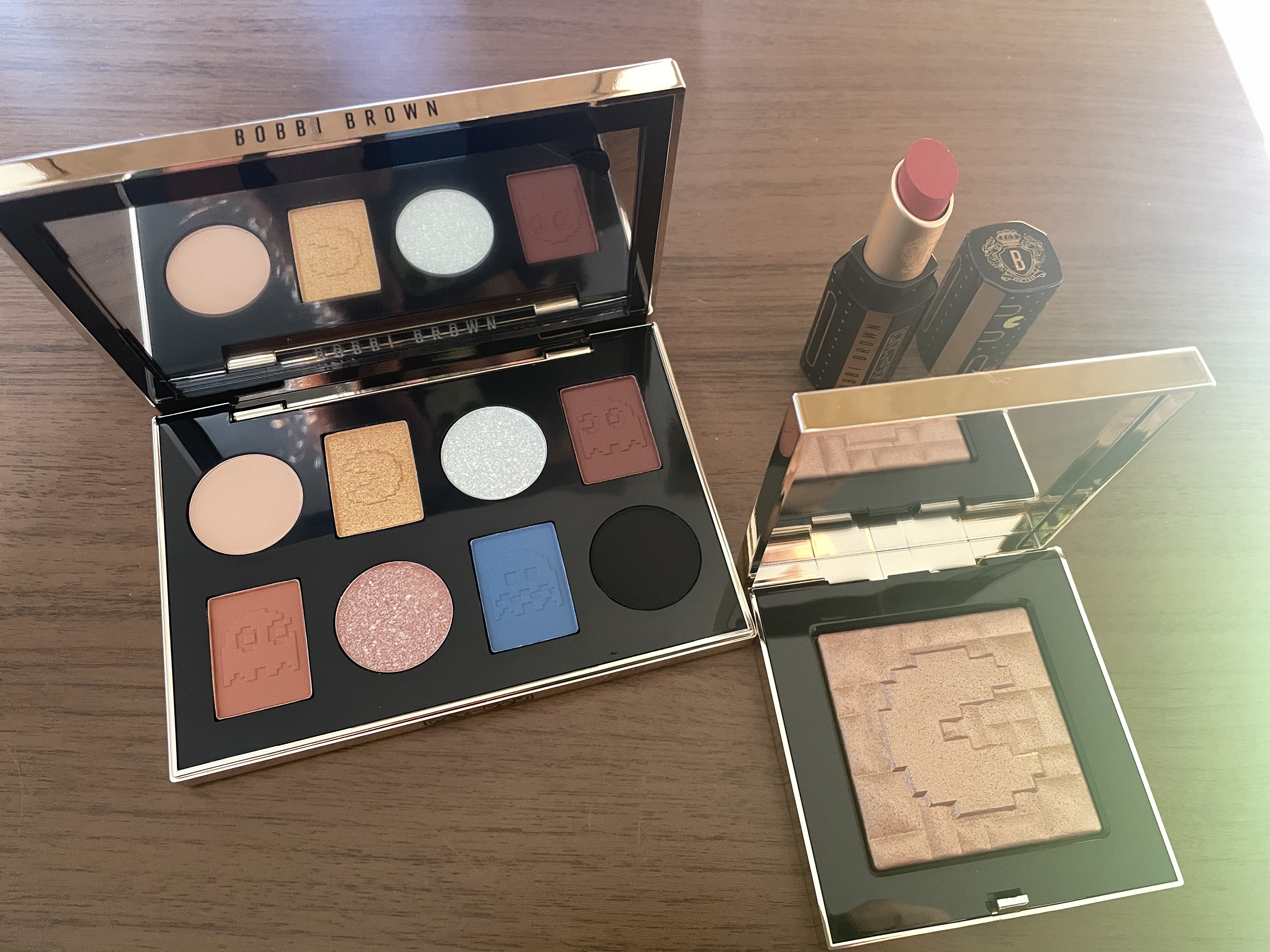 ハイライティング パウダー アフタヌーングロウ（BB X Pac-ManTM Collection限定パッケージ）/BOBBI BROWN/パウダーハイライトを使ったクチコミ（3枚目）