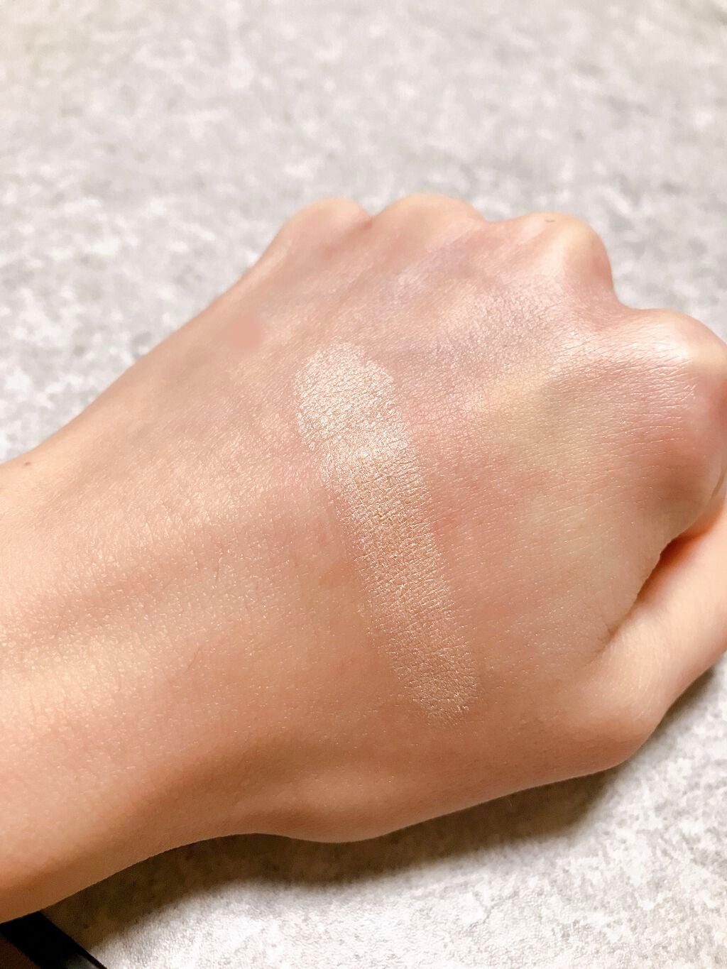 マットラディアンス ベイクドパウダー ハイライト01/ローラ メルシエ/パウダーハイライトを使ったクチコミ(3枚目)