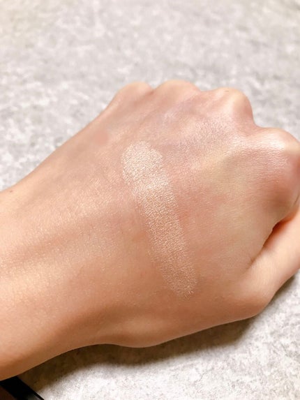 マットラディアンス ベイクドパウダー ハイライト01/ローラ メルシエ/パウダーハイライトを使ったクチコミ(3枚目)