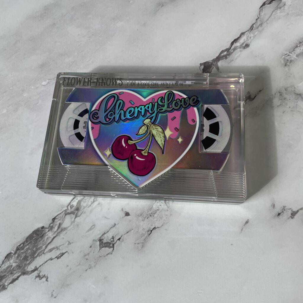 レトロマグネティック アイシャドウパレット/FlowerKnows/アイシャドウパレットを使ったクチコミ（1枚目）