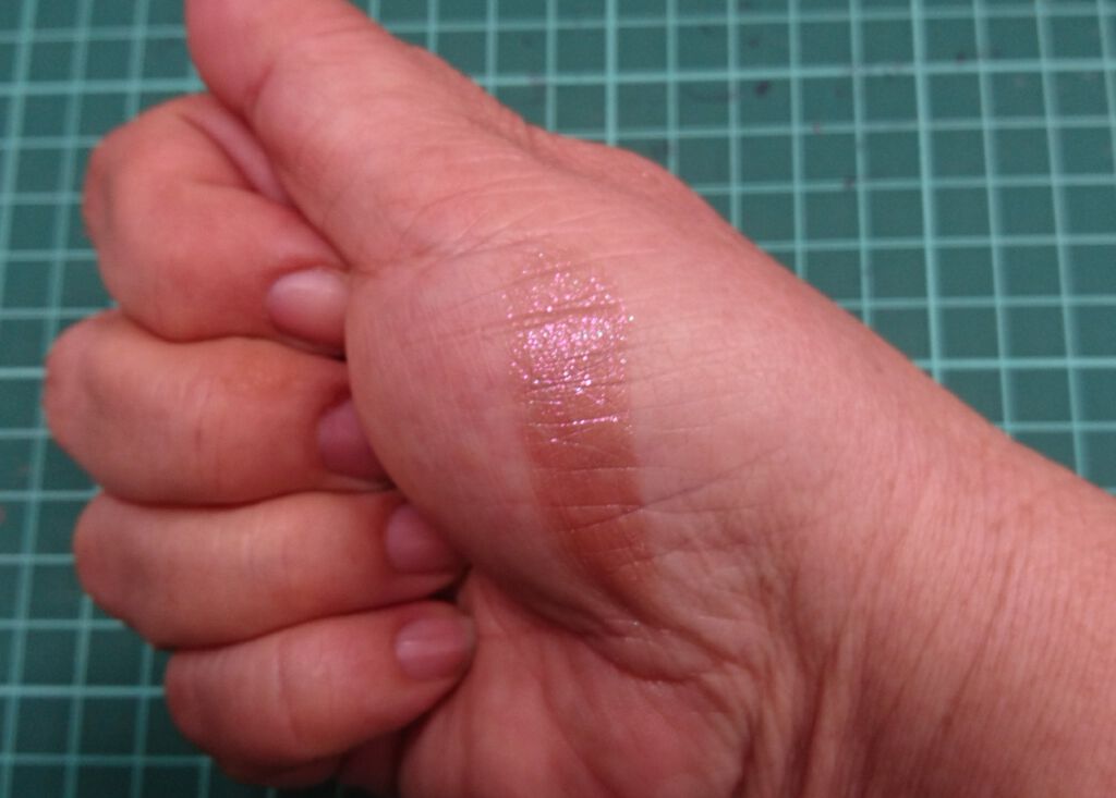  シアー グリッターアイズ/KiSS/単色アイシャドウを使ったクチコミ（3枚目）