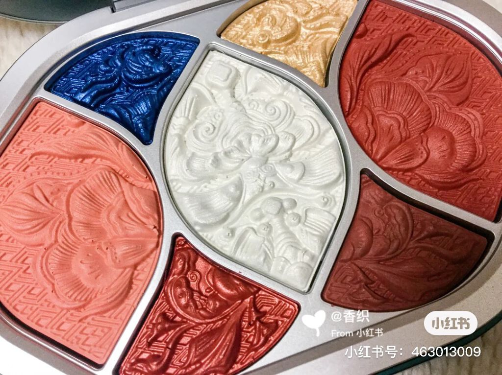 金銀蝶影浮彫彩粧盤 (マルチパレット)/花西子/マルチパレットを使ったクチコミ(2枚目)