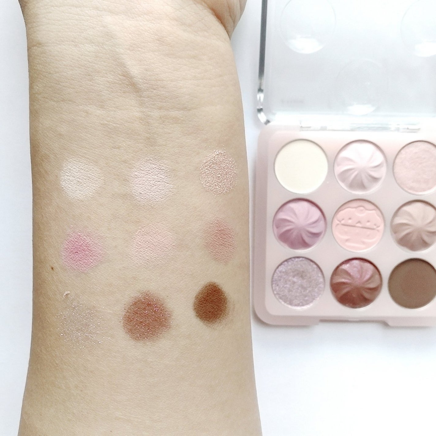 プレイカラーアイズ ホイッピングクラウドコレクション/ETUDE/アイシャドウパレットを使ったクチコミ(7枚目)