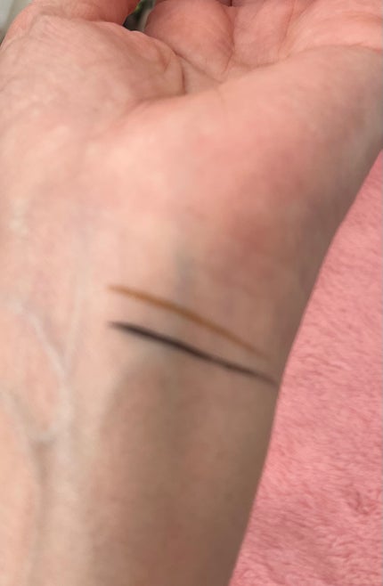 hito on LIPS 「猫好きさん集まれ😻KAKASEAのアイライナーQoo10で購入..」(2枚目)