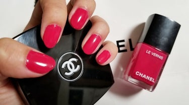 ヴェルニ ロング トゥニュ 506 カメリア ルージュ/CHANEL/マニキュアを使ったクチコミ（2枚目）