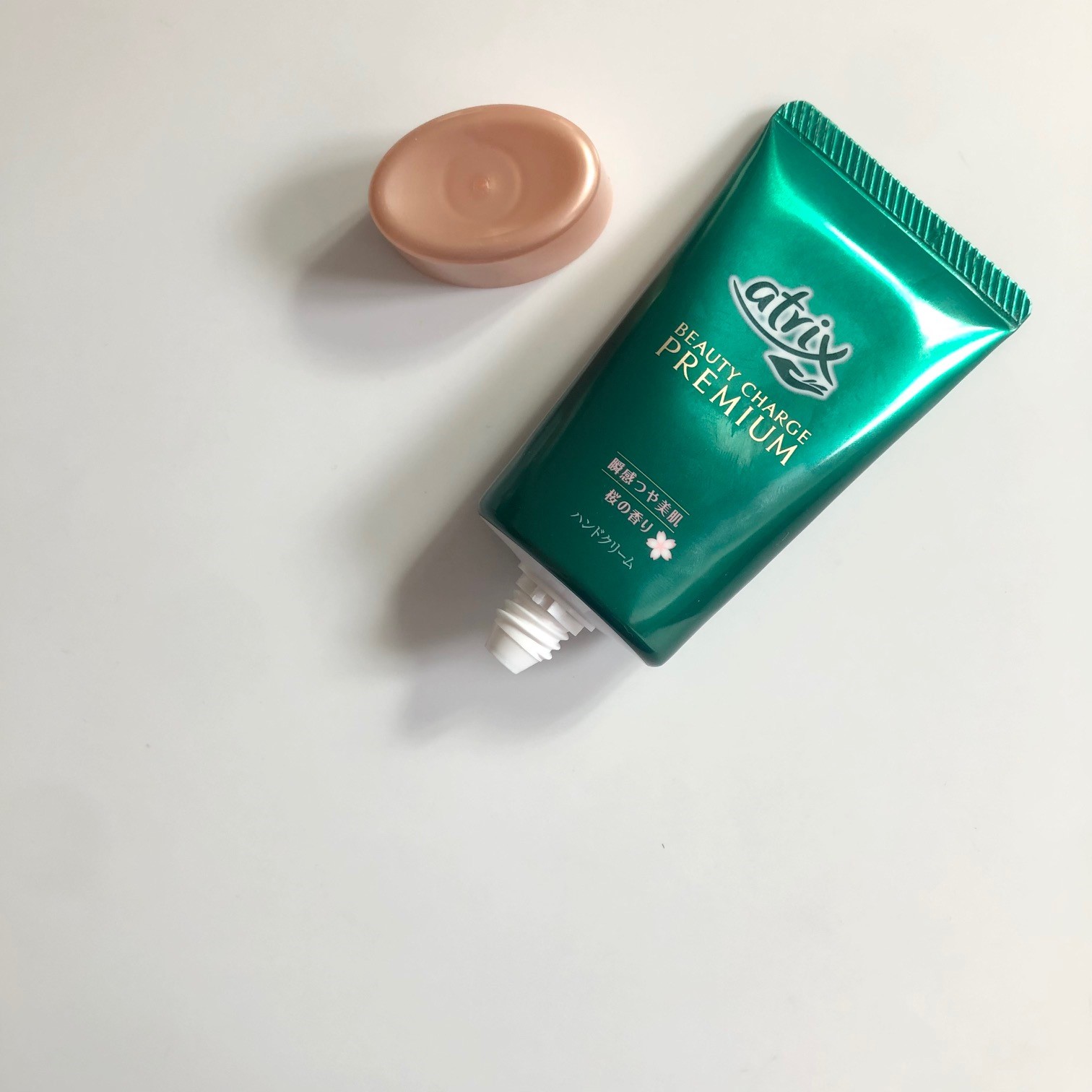 ビューティーチャージプレミアム 瞬間つや美肌 桜の香り/アトリックス/ハンドクリームを使ったクチコミ（3枚目）