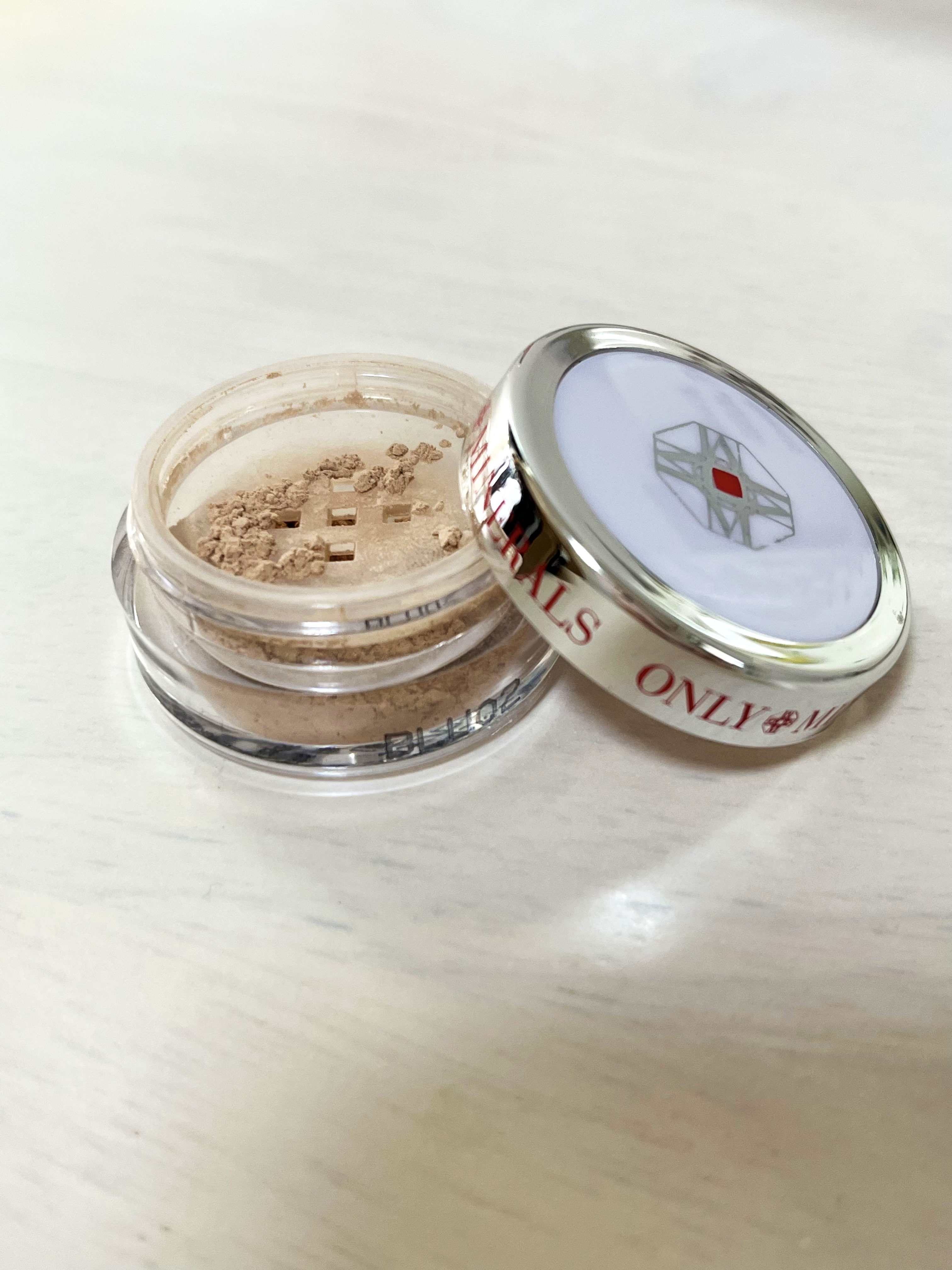 薬用コンシーラー アクネプロテクター ライト(旧名：ベージュ)/ONLY MINERALS/パウダーコンシーラーを使ったクチコミ（2枚目）