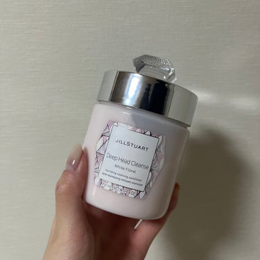 JILL STUART ディープ ヘッドクレンズ　ホワイトフローラルのクチコミ「〈ヘアケアオタクおすすめ〉ジルのヘッドクレンズ🎀


ロングヘアでヘアケアを怠らない友人におす.....」（1枚目）