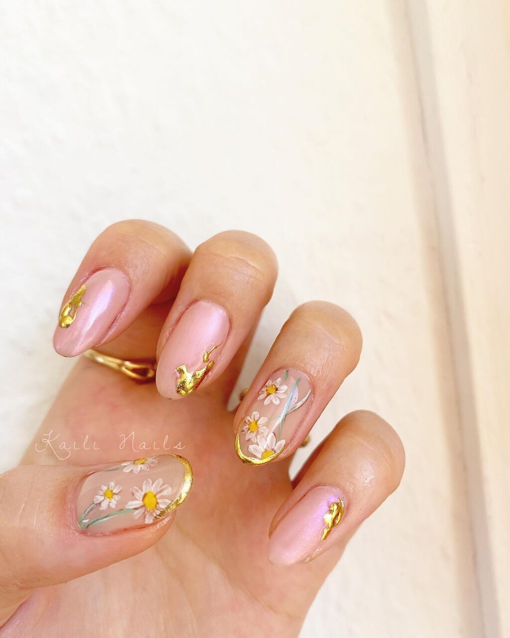 kailinails on LIPS 「handpaintedflowers🏵..#flowernai..」(1枚目)