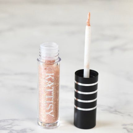 KATTISY Twinkle Beam Glitter Liner/YOUR BRAND/グリッターを使ったクチコミ(4枚目)