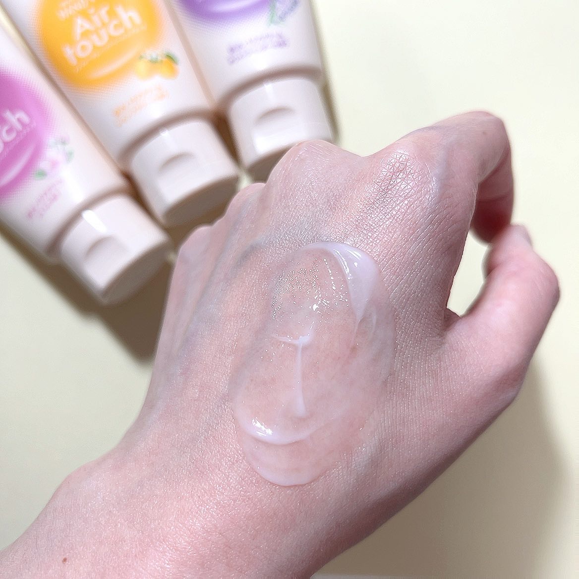 ハンドベールエアタッチ レモンフラワーの香り/メンソレータム/ハンドクリームを使ったクチコミ（3枚目）