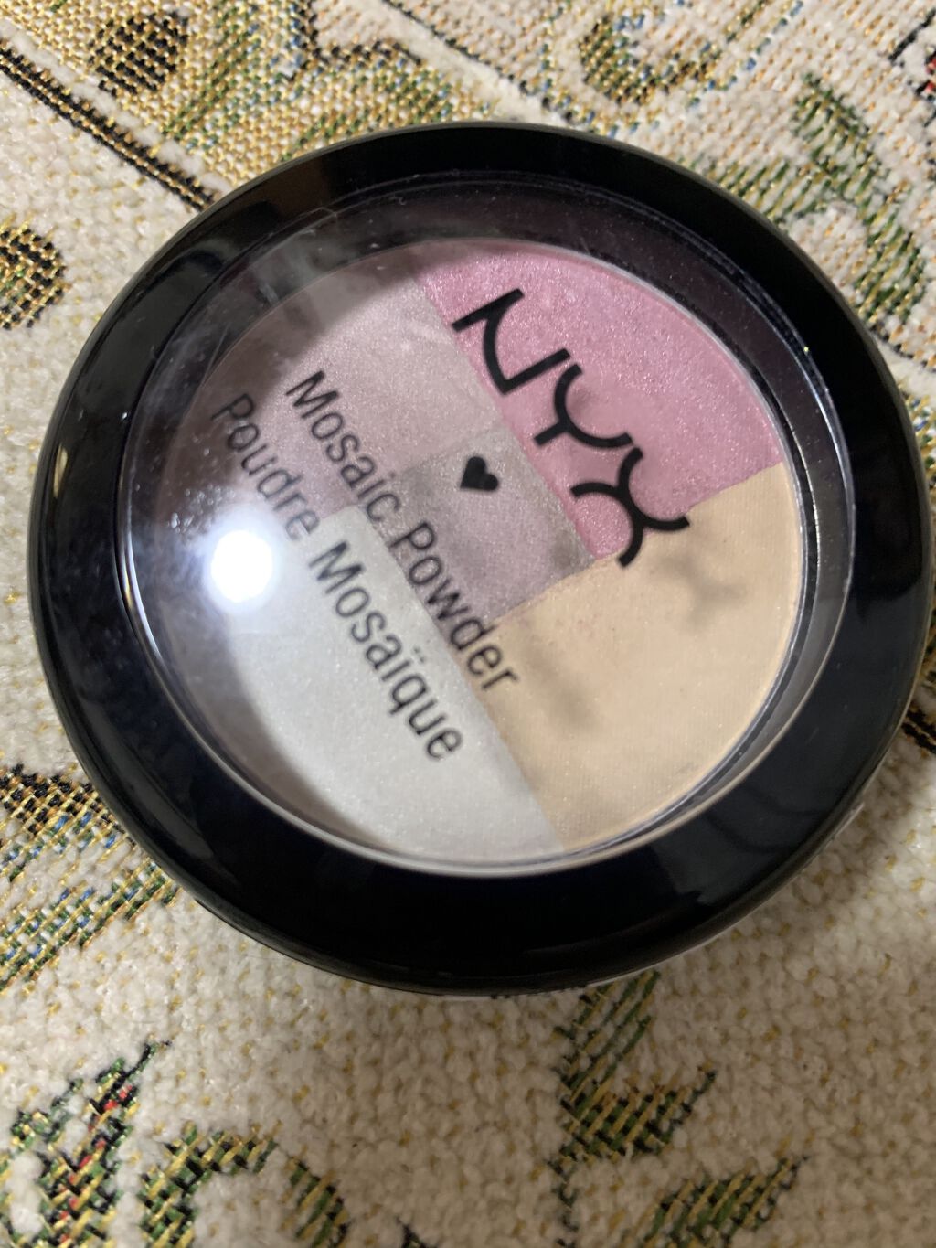 ハイグラス イルミネイティング パウダー/NYX Professional Makeup/パウダーハイライトを使ったクチコミ（1枚目）