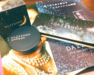 DAZZSHOP ジアルティメットパレットフォーファナティクスのクチコミ「あまりにも見た目が可愛いDAZZSHOPさんのホリデー限定品！
予約時点では完売してたんですが.....」（1枚目）