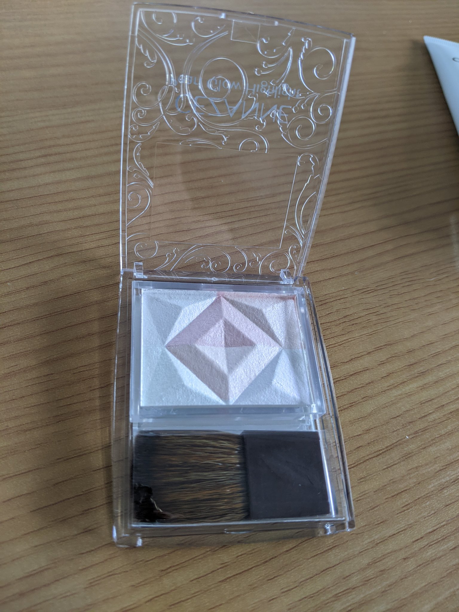 パールグロウハイライト/CEZANNE/ハイライト・シェーディングを使ったクチコミ（2枚目）