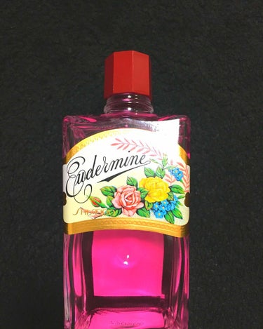 オイデルミン(N)
フラッと寄ったドラストで見た目可愛いと思って
手に取った商品。
拭き取り化粧水で500円‼️
あかんかったら捨てたらえぇわぐらいの気持ちで購入(笑)
匂いは薔薇の香りとエタノール臭(