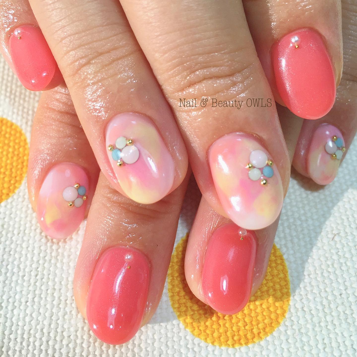 #カラフルネイル,#個性的ネイル,#個性派ネイル,#シンプルネイル,#ピンクネイルのネイルデザイン