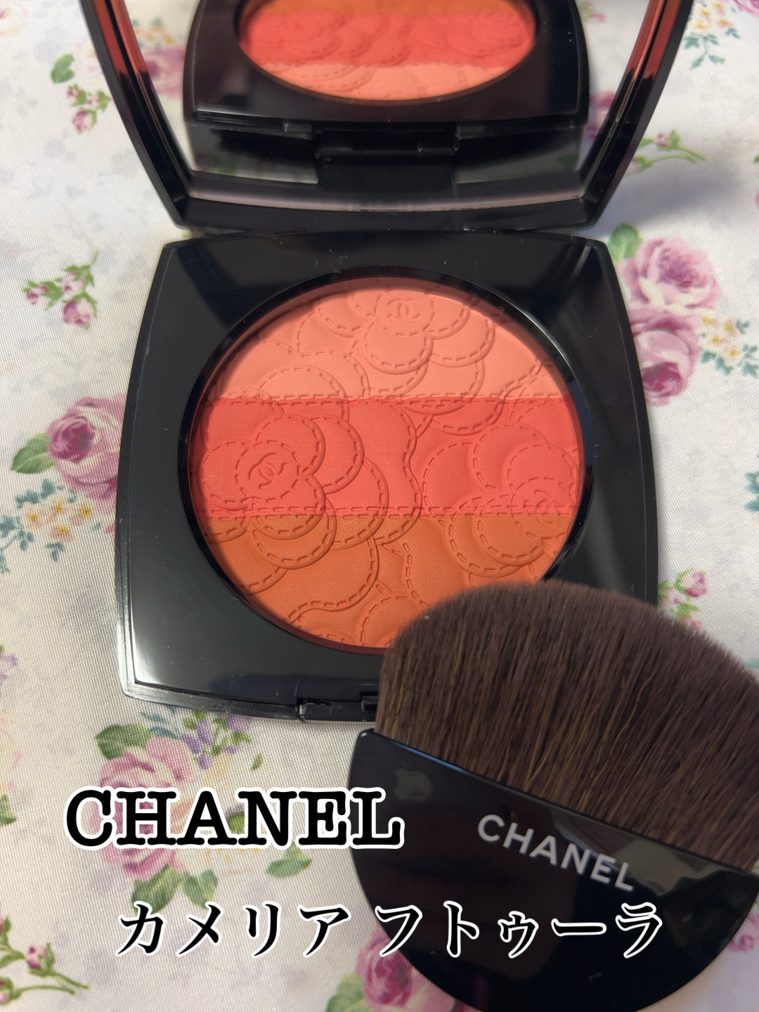 カメリア フトゥーラ/CHANEL/パウダーチークを使ったクチコミ（1枚目）