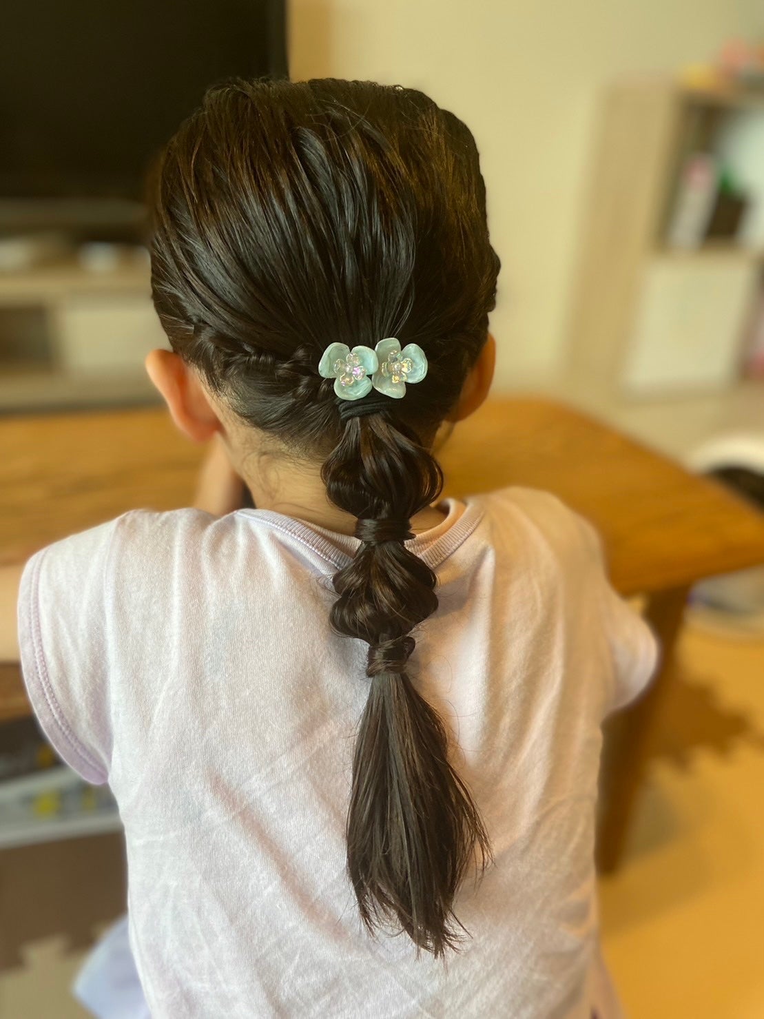 Yuki on LIPS 「4歳娘のヘアアレンジ♡三つ編みと玉ねぎアレンジです👧🏻お出かけ..」(4枚目)