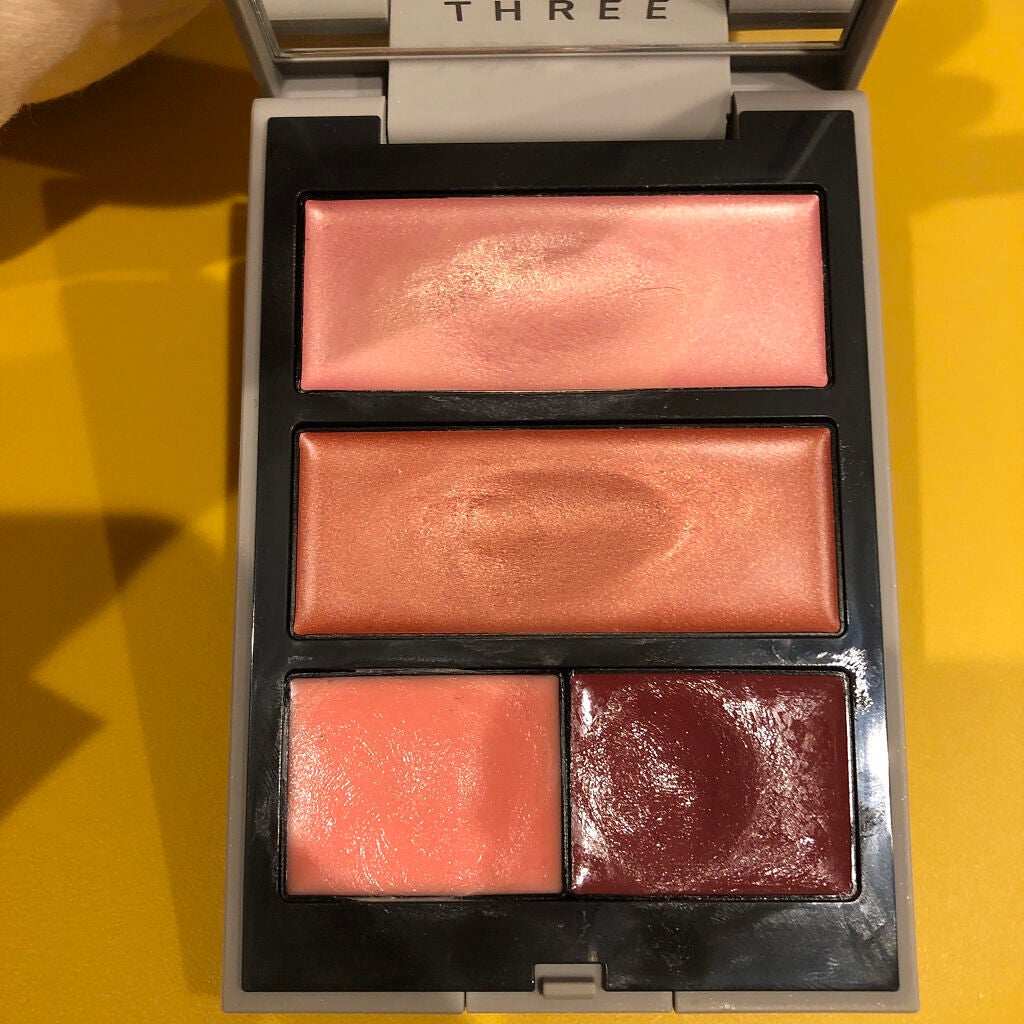 グローフリーダムパレットライジング/THREE/クリームハイライトを使ったクチコミ(2枚目)