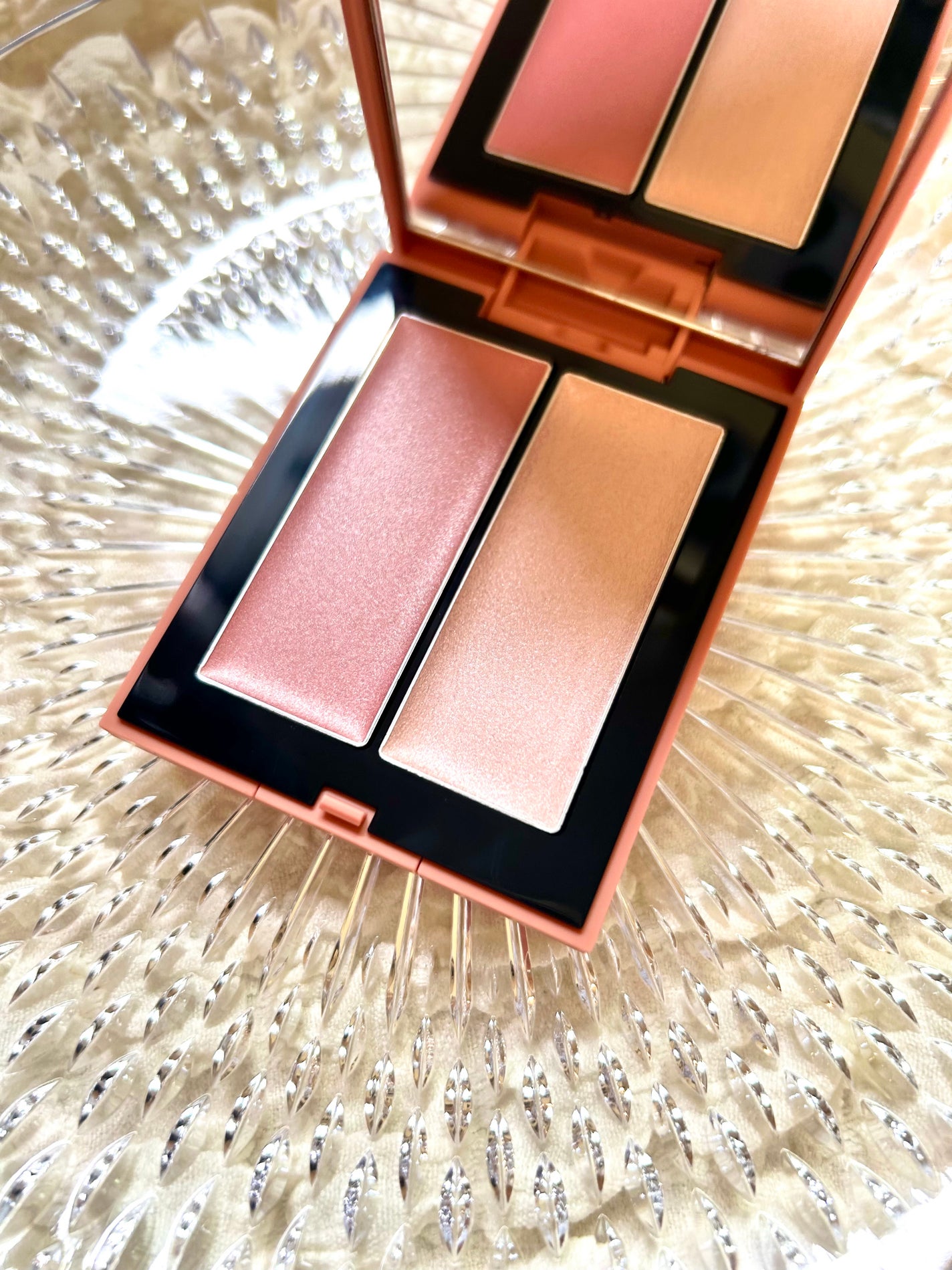 THREE シマリング グロー デュオ/THREE/クリームハイライトを使ったクチコミ(2枚目)