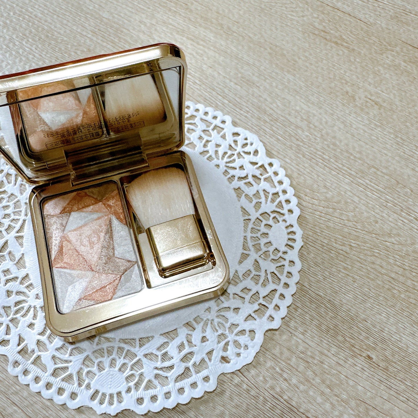 ル・レオスールデクラ /クレ・ド・ポー ボーテ/パウダーハイライトを使ったクチコミ(5枚目)