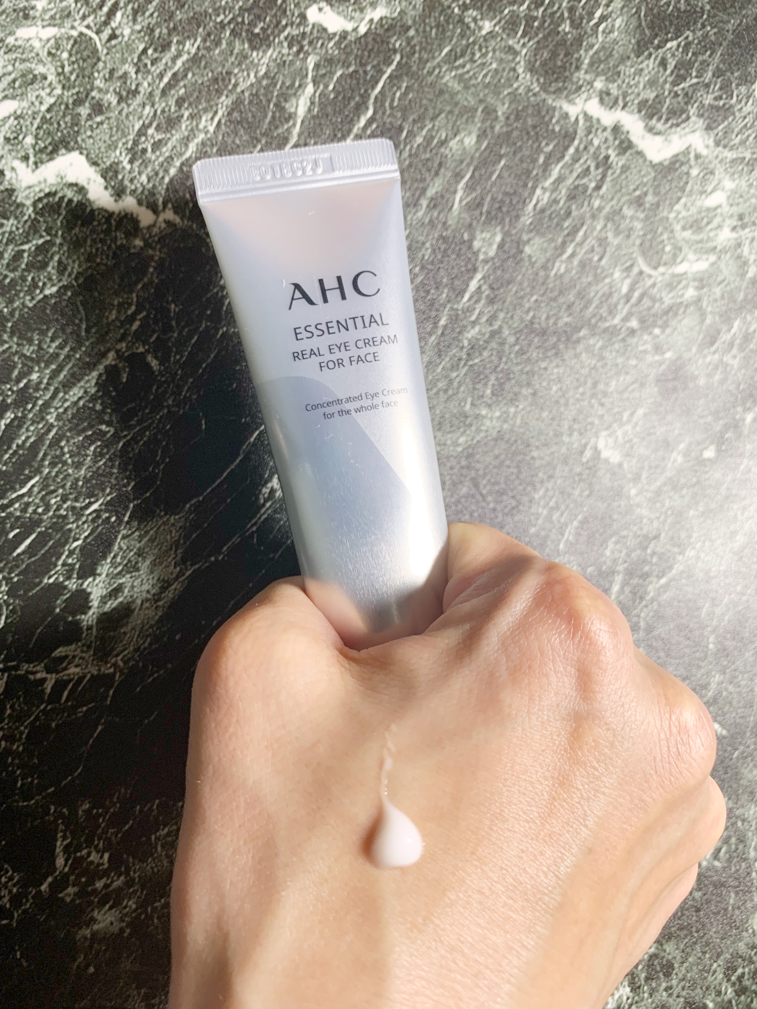 エッセンシャル リアル アイクリーム フォーフェイス/AHC/アイケア・アイクリームを使ったクチコミ（3枚目）
