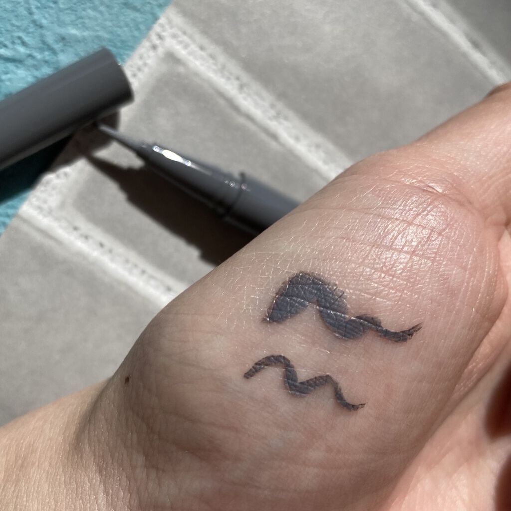 カラーインパクト リキッドライナー GY002(限定)/Visée/リキッドアイライナーを使ったクチコミ（2枚目）