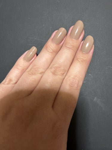 左手だけネイル変えました💅

シンプルに。

３度塗りです。