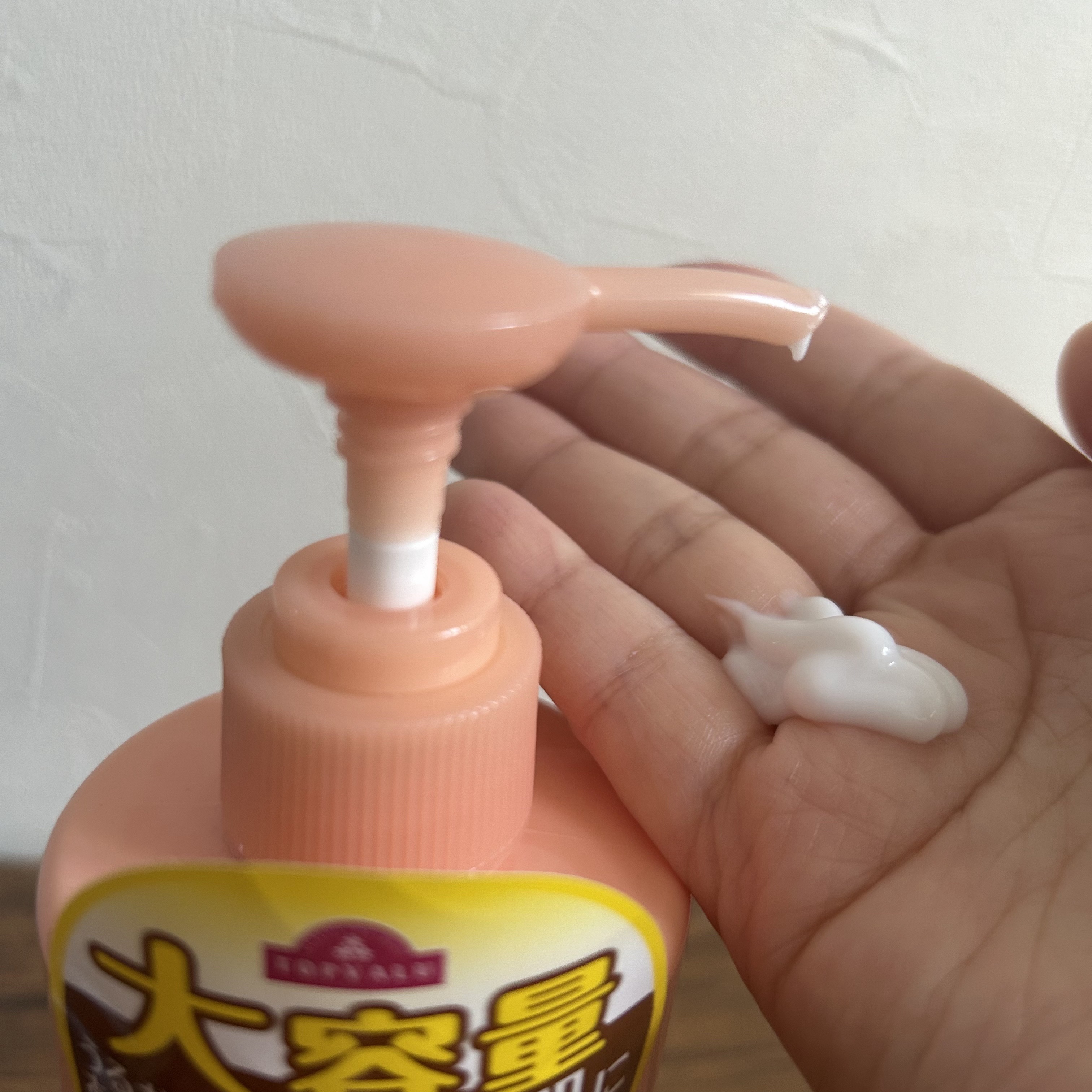 トップバリュ しっとりうるおう ボディミルク 400ml/トップバリュ/ボディミルクを使ったクチコミ（3枚目）