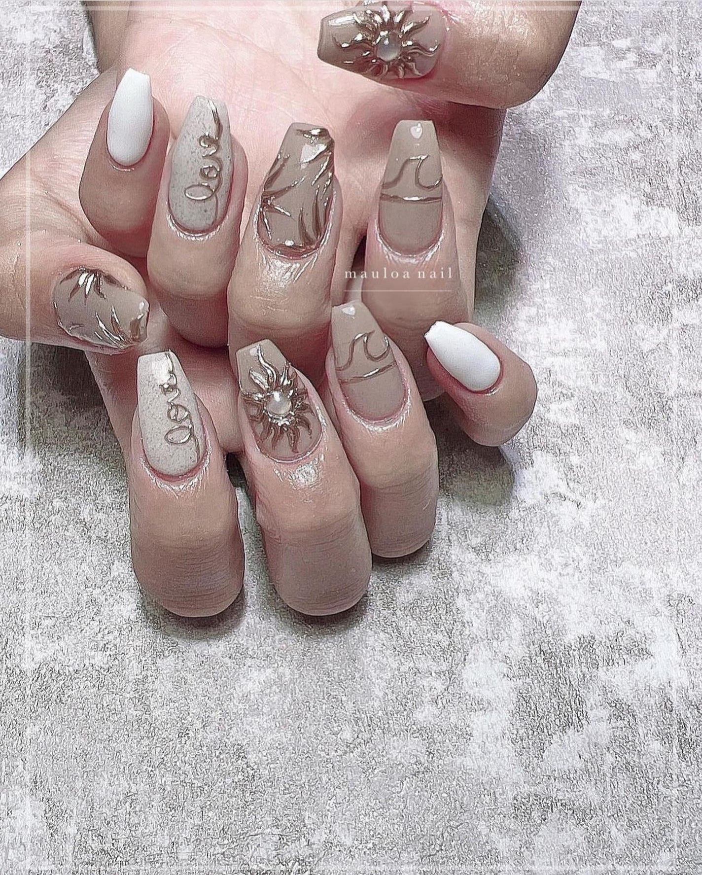 mauloa_nail on LIPS 「・🌞🌈💛・ネイルやり方動画fantistにて多数更新してます☺..」(1枚目)