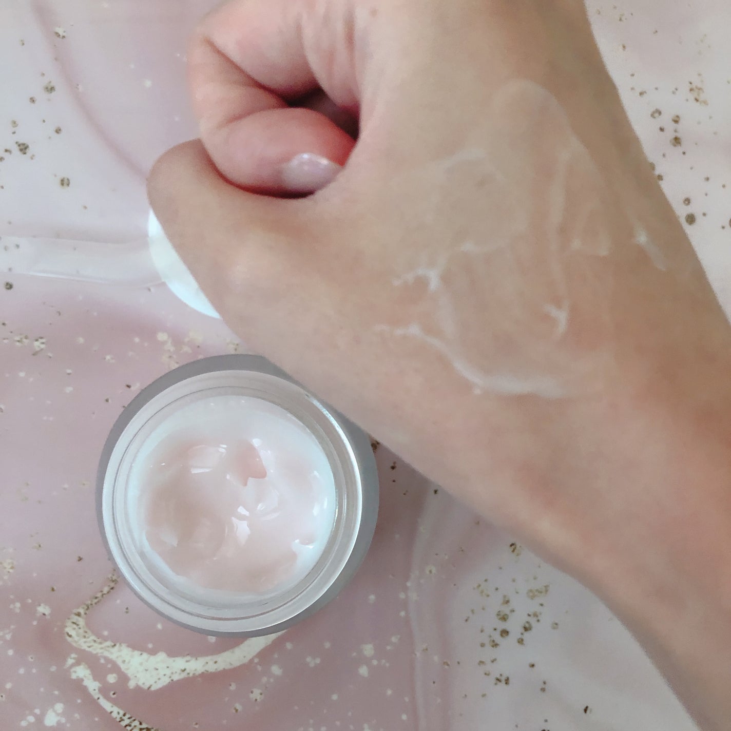 ローズウォーター スリーピングマスク/FEMMUE/フェイスクリームを使ったクチコミ(7枚目)