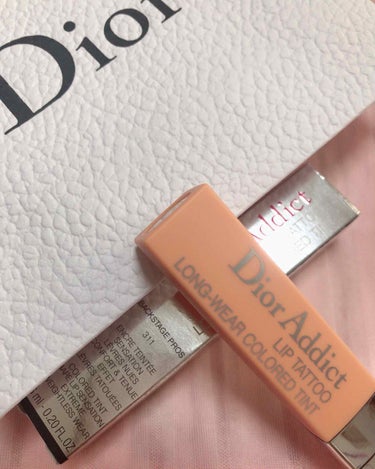 dior ティントリップ💄
たまたまお店行ったらラスト1本だけあったので気づいたら買っていました、、笑笑
塗った感じはかなりスッーと塗れます！お水みたいな感じ(笑)！！
塗った後に乾かすのにちょっと時間