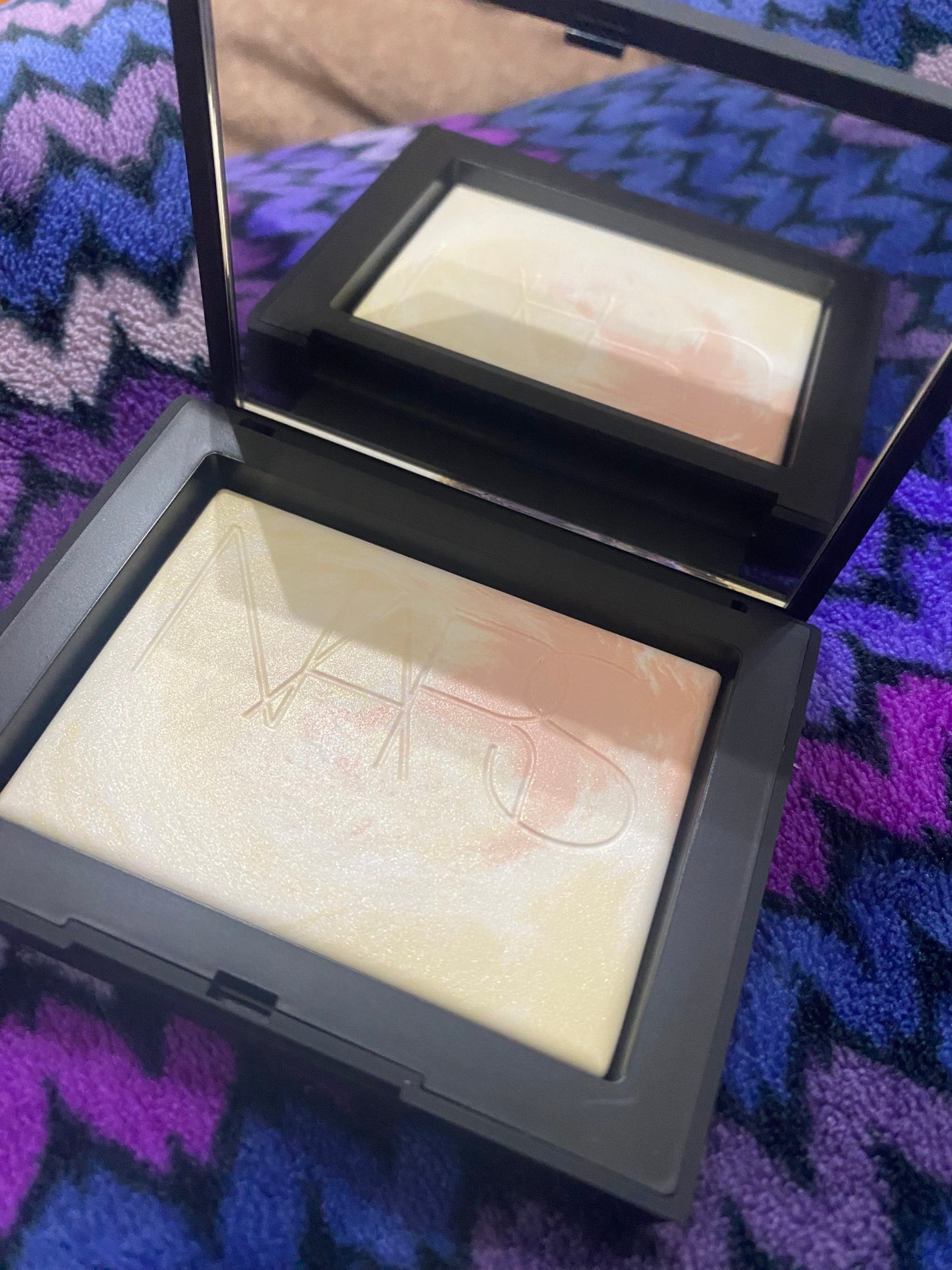 ライトリフレクティング プリズマティックパウダー/NARS/プレストパウダーを使ったクチコミ(3枚目)