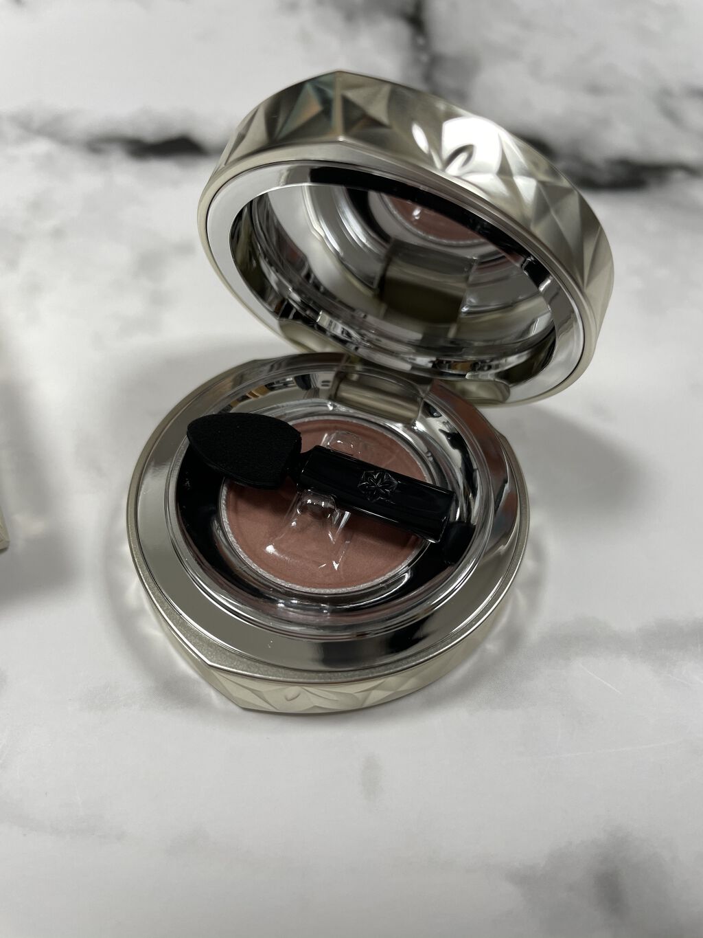 AQ アイシャドウ 02/DECORTÉ/単色アイシャドウを使ったクチコミ（2枚目）