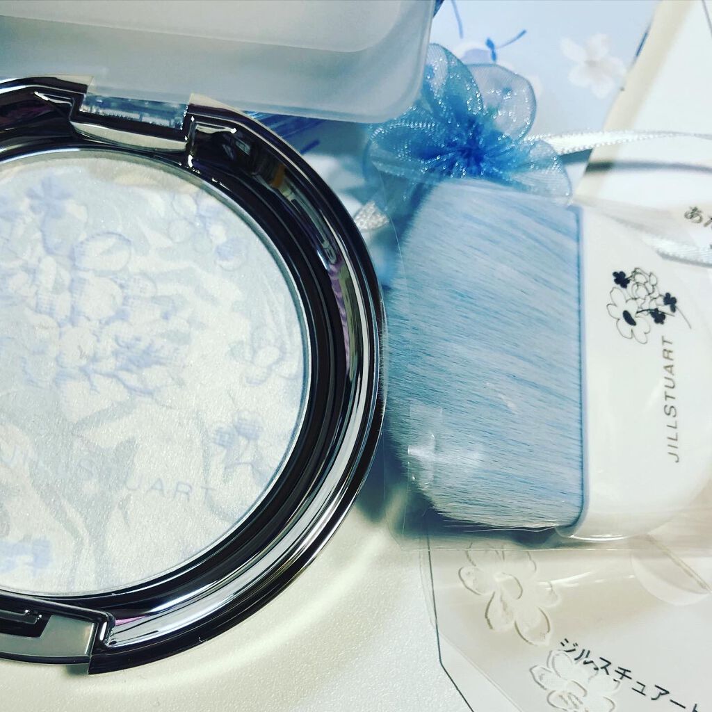 サムシングピュアブルー イノセントフェイスパウダー/JILL STUART/プレストパウダーを使ったクチコミ(4枚目)
