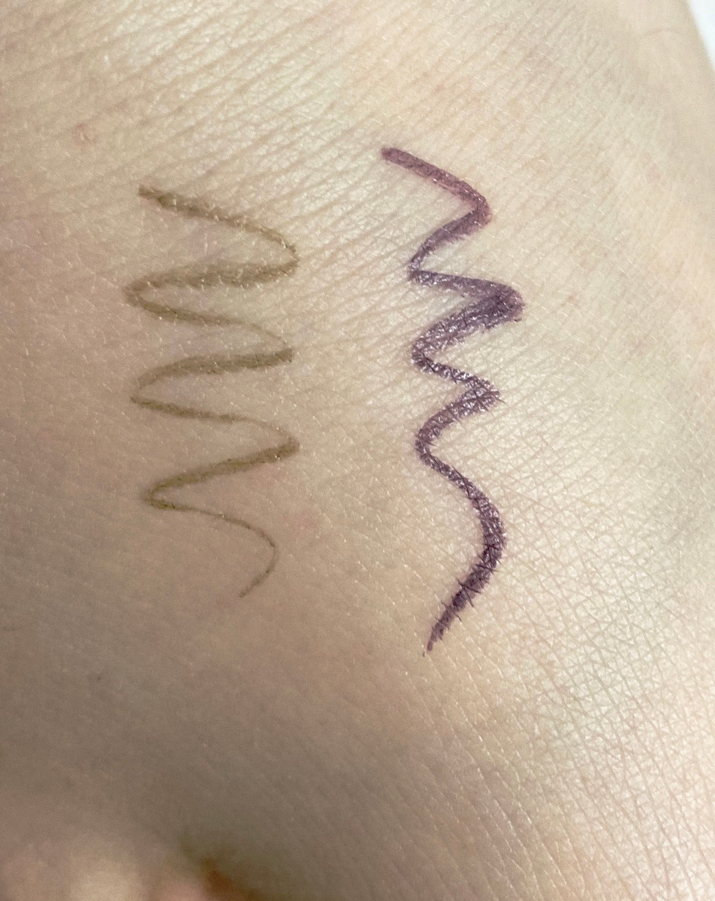 ウルトラカラー アイライナー/MAYBELLINE NEW YORK/リキッドアイライナーを使ったクチコミ(2枚目)