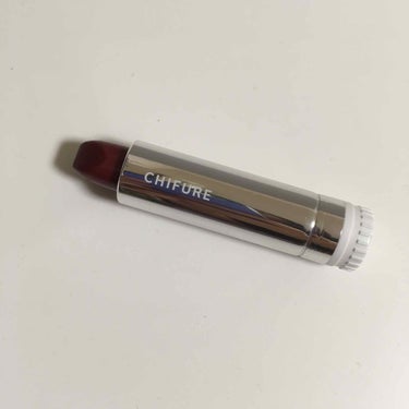 こんばんは！

ちふれの口紅（549番）買ってみました💄

発色もいいしこれからの季節にぴったりな色です🍂
少しキラキラしててかわいいです🙆‍♀️

でもすぐ落ちる、、、塗り直し必須です(笑)