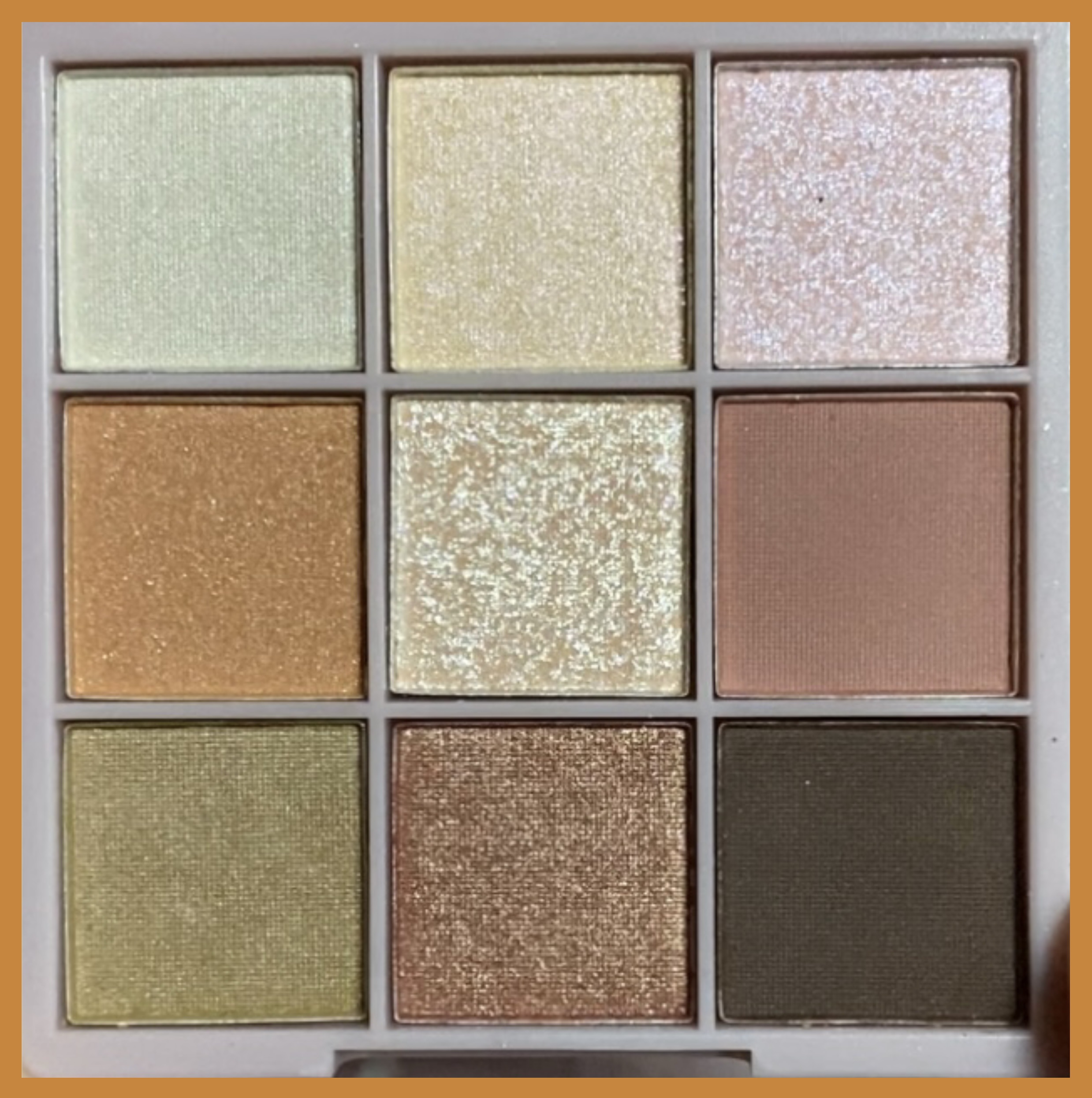 サンリオキャラクターズ コラボ 9色アイシャドウ コロコロクリリン/サンキューマート/アイシャドウパレットを使ったクチコミ（3枚目）