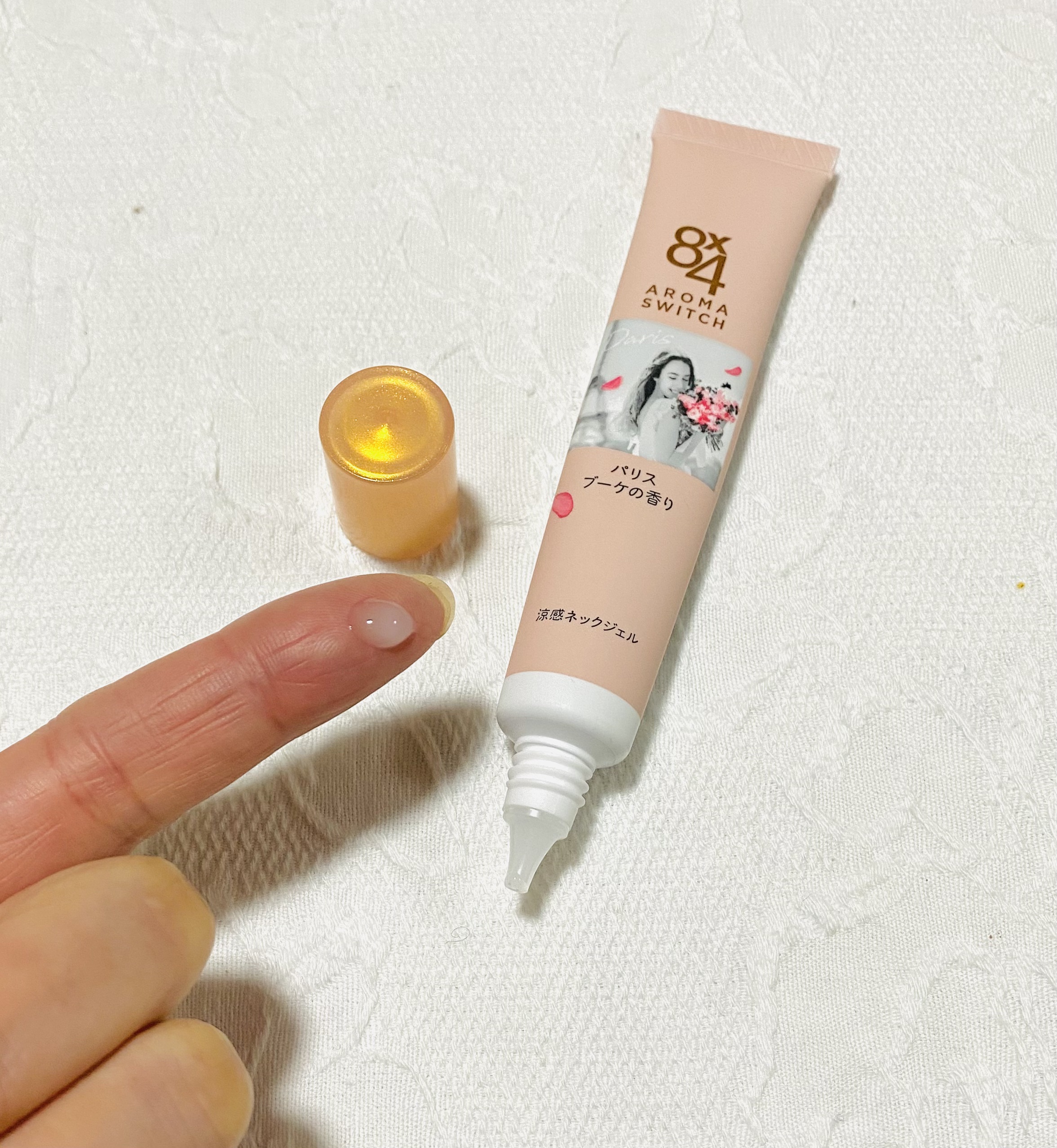 8x4 アロマスイッチ 涼感ネックジェル パリスブーケの香り/８ｘ４/デオドラント・制汗剤を使ったクチコミ（2枚目）