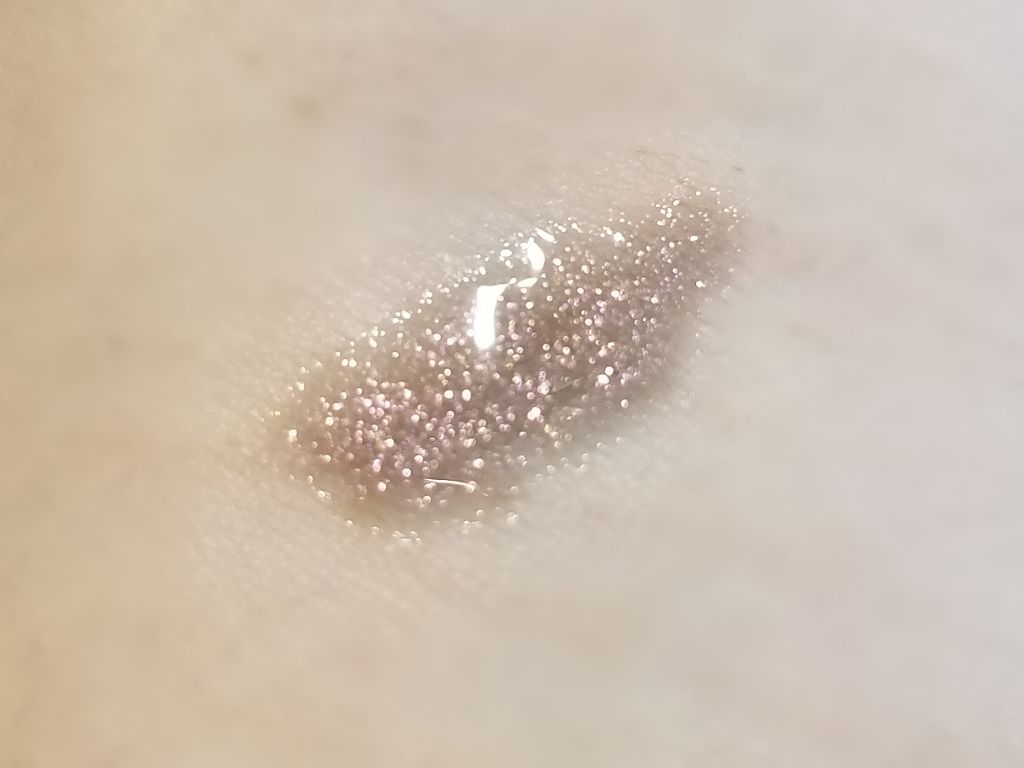 LIP38℃ +UnFrame<ホログラフィック>/UZU BY FLOWFUSHI/リップグロスを使ったクチコミ(2枚目)