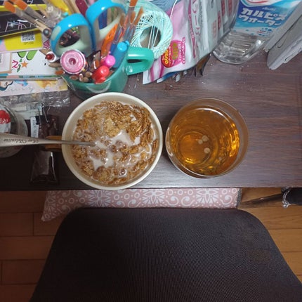 つっしー on LIPS 「鉄分入りコーンフレークと、緑茶💝💞..」(1枚目)