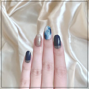 ちふれポリッシュだけで出来る♡ネイビーニュアンスネイル💅

やり方は画像を参考にしていただければと思います🙌

人差し指と小指は、ちふれ971番を2度塗りして、000番を根元に塗ったら、トップコートを塗って完成です💕

薬指は000番を全体に塗りました♡

少しでも参考になれば嬉しいです♥️

#セルフネイル
#ニュアンスネイル
#大人上品ネイル
#プチプラネイル
#簡単ネイル
#ちふれ
#買って後悔させません 
の画像 その2