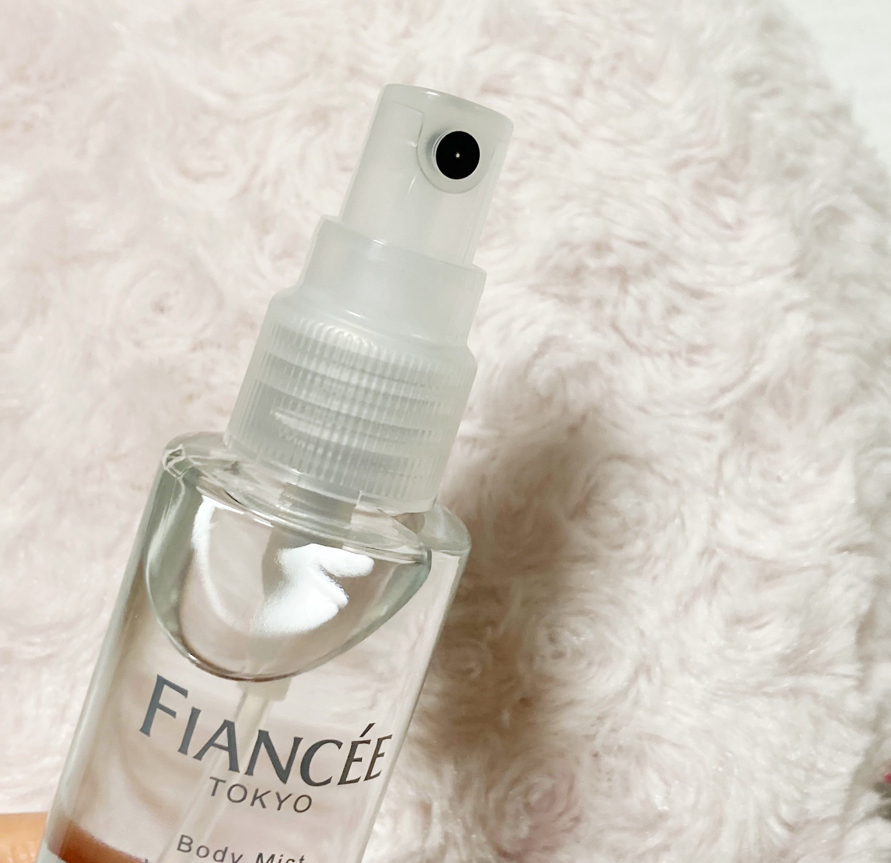 ボディミスト ホワイトフローラル/フィアンセ/香水(レディース)を使ったクチコミ（2枚目）
