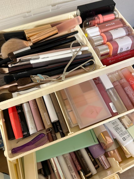 ゆうまる on LIPS 「#コスメ収納コンテスト実用性重視で整理しましたが、見た目でテン..」(2枚目)