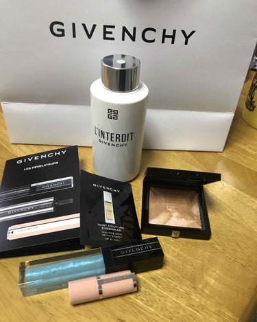 GIVENCHY 2019 サマーコレクション
グロス アンテルディ 
カラー:ヴァイブラント・ブルー


令和最初のコスメ購入は大好きなGIVENCHY。

この水色のグロスは絶対欲しくて、発売日にす