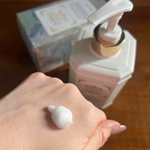 パフュームボディウォッシュ リリームスクホワイトティー/TEABLESS/ボディソープを使ったクチコミ（2枚目）