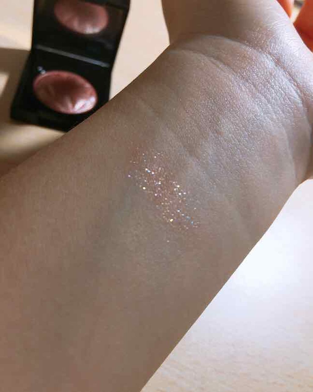 プリズム エアー シャドウ/CLIO/単色アイシャドウを使ったクチコミ（3枚目）