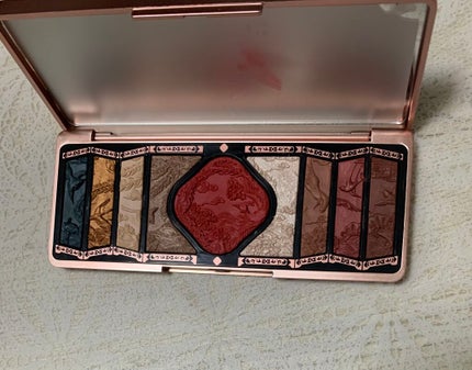 牡丹鏤月浮雕 百鳥朝鳳/花西子/アイシャドウパレットを使ったクチコミ(2枚目)