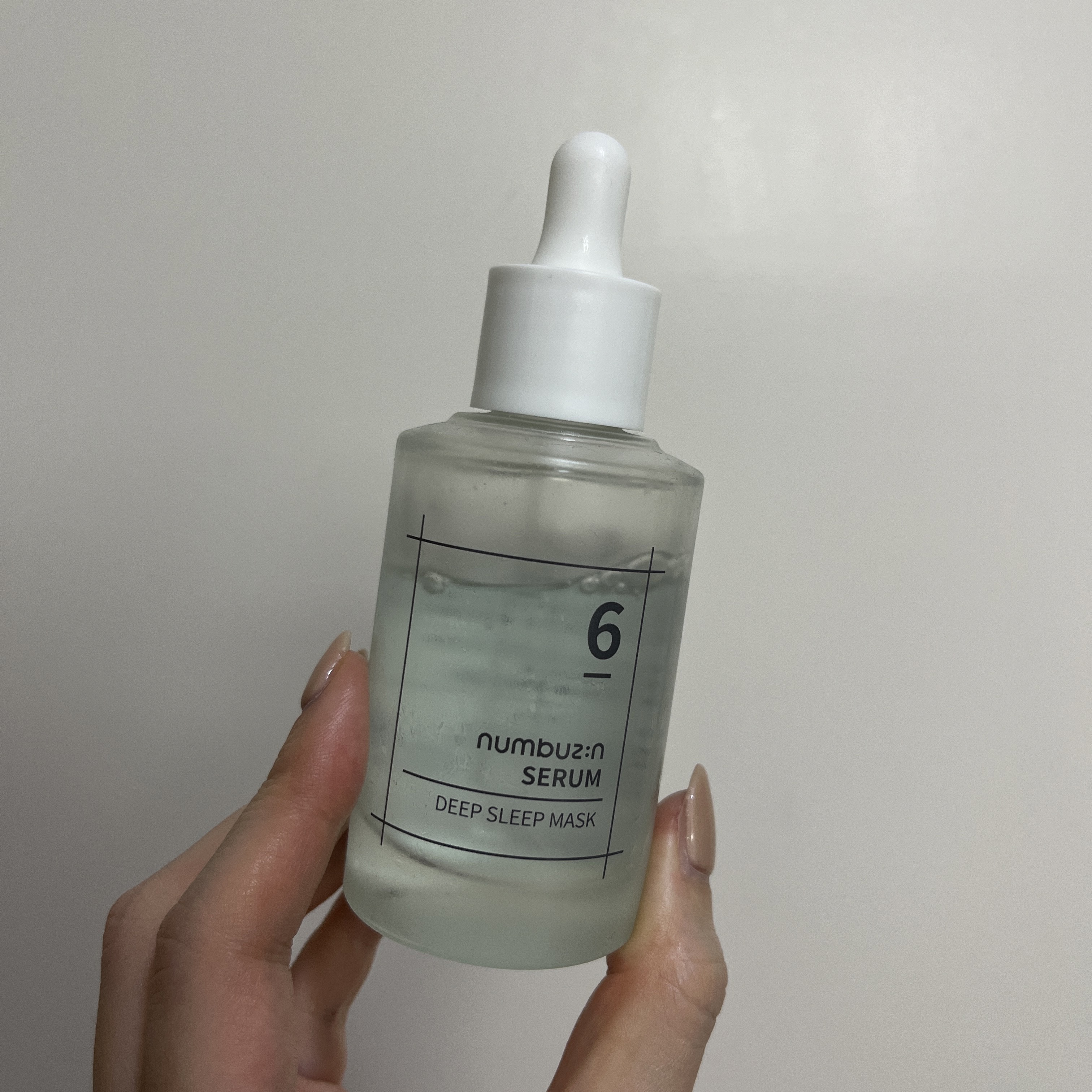 【使った商品】
numbuzin
6番  爆睡マスクパックセラム　

【商品の特徴】
毎晩使用するとぐっすり眠ったように朝の肌コンディションを引き上げる睡眠エッセンス

【使用感】
シャバシャバ系美容液

【良いところ】
朝のメイク前に使っ