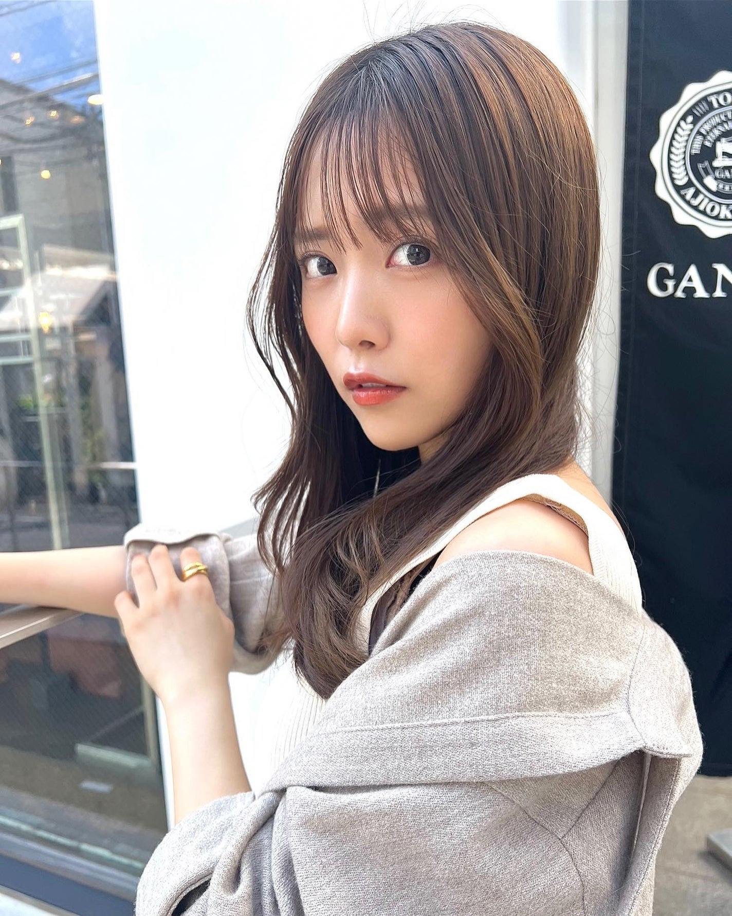 HARUNA on LIPS 「風になびく✨レイヤースタイル🫶.ぷつっとした前髪がおしゃれ🧡...」(2枚目)